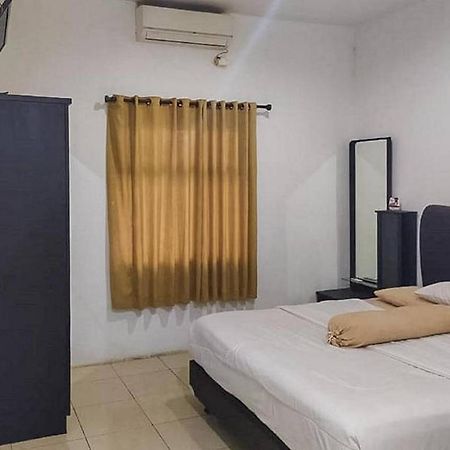 Отель Graha Ht Sumantri Mitra Reddoorz Тасикмалая Экстерьер фото