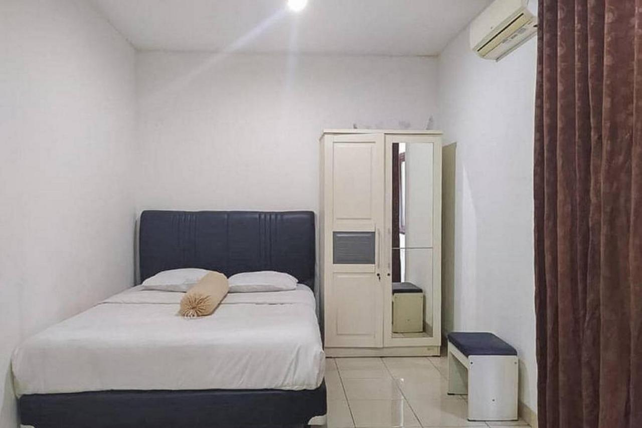 Отель Graha Ht Sumantri Mitra Reddoorz Тасикмалая Экстерьер фото